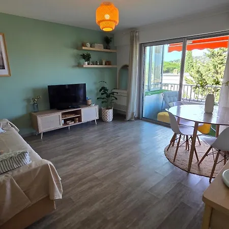 Appartement 2p Climatisé Avec Parking, Piscine, Proche Plages Et Commerces à - Fr-1-780-63 Sainte-Maxime